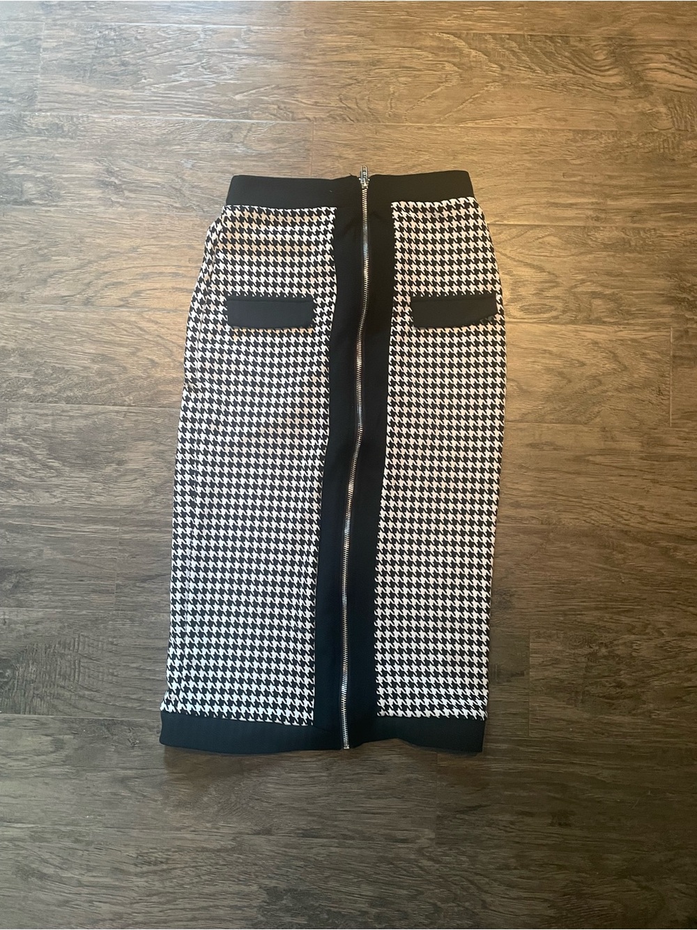 Houndstooth Pencil Skirt with Front Zip - Black & White size small